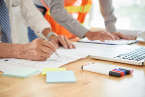 Ανασκόπηση σχεδίων κτιρίου για κατανομή δαπανών